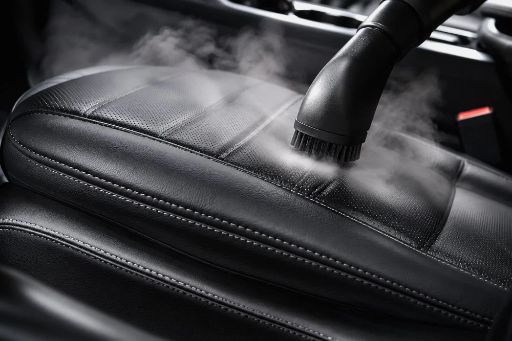 Leder-Detailing mit Trockendampf